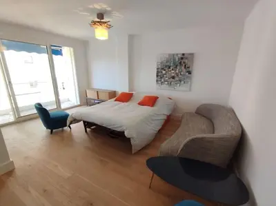 Un ou plusieurs lits dans un hébergement de l'établissement Cannes Pointe Croisette T2 plage 2min à pieds 46m2