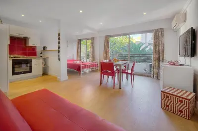 Cuisine ou kitchenette dans l'établissement Confortable Studio BALCON, Rouaze- CARLON MARTINEZ A0B123