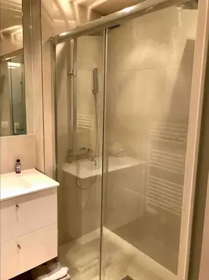 Salle de bains dans l'établissement Superbe Appartement Cannes - 50m2 & Terrasse - Très Proche Croisette