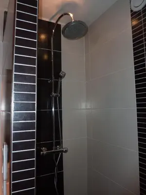 Salle de bains dans l'établissement Beau studio vu mer juan les pins