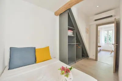 Un ou plusieurs lits dans un hébergement de l'établissement LE PETIT CASTELET - New superb flat in old Antibes, AC, WIFI, for 4