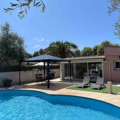 Villa climatisée piscine 3 chambres mer à 800m