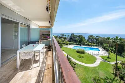 Piscine de l'établissement A023-Magnifique vue mer panoramique ou située à proximité