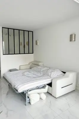 Un ou plusieurs lits dans un hébergement de l'établissement STUDIO 4 COUCHAGES - À 12 min de la plage à pied - Wifi inclus - parking et linge en option