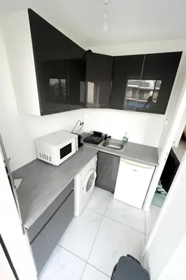 Cuisine ou kitchenette dans l'établissement STUDIO 4 COUCHAGES - À 12 min de la plage à pied - Wifi inclus - parking et linge en option