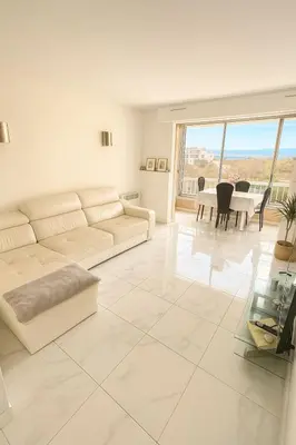 Coin salon dans l'établissement STUDIO 4 COUCHAGES - À 12 min de la plage à pied - Wifi inclus - parking et linge en option