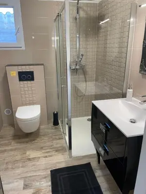 Salle de bains dans l'établissement Joli Rez de jardin 4 pièces à Cagnes sur Mer