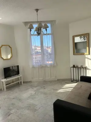 Télévision ou salle de divertissement dans l'établissement Studio 6minutes Croisette cannes