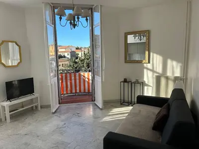 Télévision ou salle de divertissement dans l'établissement Studio 6minutes Croisette cannes