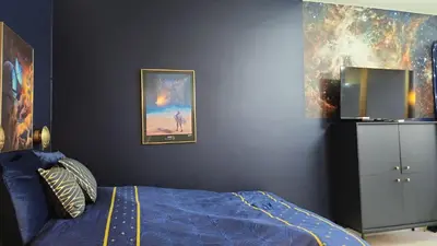Un ou plusieurs lits dans un hébergement de l'établissement L'ASTRONAUTE - Balcon vue mer - CLIM - place parking privée - Marina baie des anges