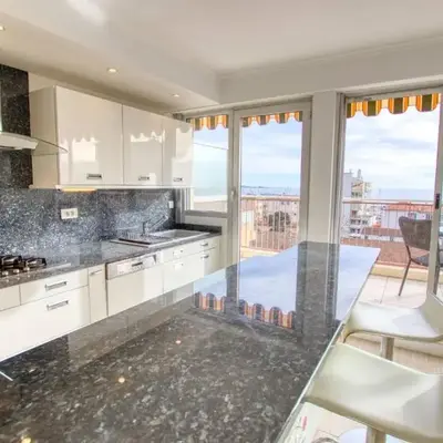 Le Clair Golfe-Juan - T2 terrasse vue mer Parking privé WIFI - LIMESTAY