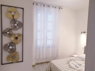 Un ou plusieurs lits dans un hébergement de l'établissement hyper centre Antibes maison de villes 100m2 ; terrasse 20 m2