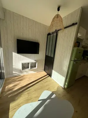 Télévision ou salle de divertissement dans l'établissement L'appart idéal famille, terrasse, piscine, plage