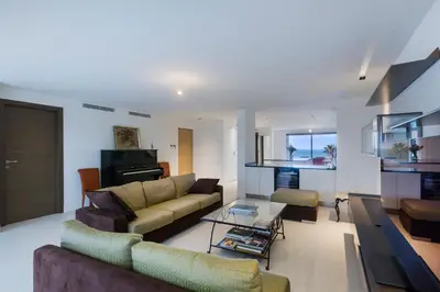 Télévision ou salle de divertissement dans l'établissement Apartment Lara Light apartment with an incredible view