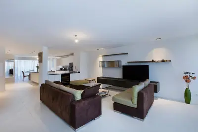 Télévision ou salle de divertissement dans l'établissement Apartment Lara Light apartment with an incredible view