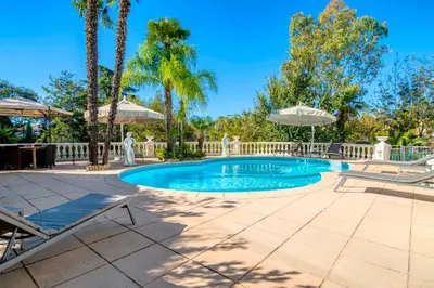 Piscine de l'établissement REF 1981 - Cannes Center - Particular town house for rent ou située à proximité