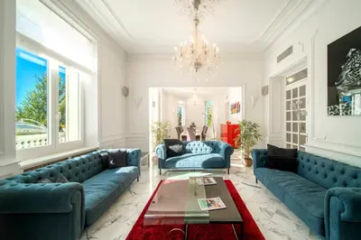 Coin salon dans l'établissement REF 1981 - Cannes Center - Particular town house for rent