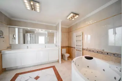 Salle de bains dans l'établissement REF 1981 - Cannes Center - Particular town house for rent