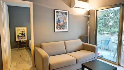 Coin salon dans l'établissement Proche Croisette, T2 avec terrasse, By Palmazur
