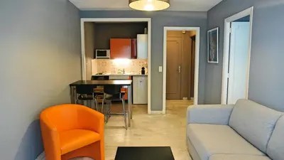 Cuisine ou kitchenette dans l'établissement Proche Croisette, T2 avec terrasse, By Palmazur