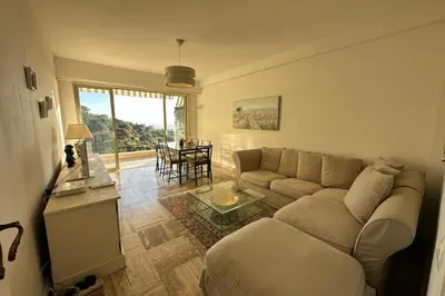Coin salon dans l'établissement WE CANNES ! Amazing Sea View 2 Bedrooms La Vista