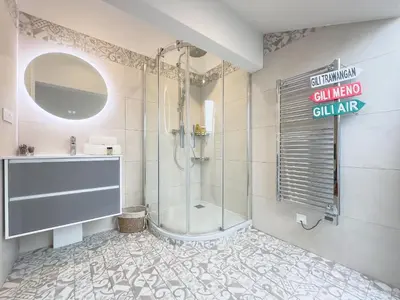 Salle de bains dans l'établissement Le Duplex by Winsome Destination