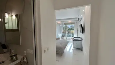Salle de bains dans l'établissement A010-Superbe appartement refait à neuf proche Croisette