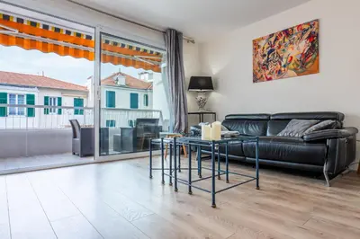 Coin salon dans l'établissement 2-room apartment with terrace close to the center