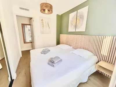 Un ou plusieurs lits dans un hébergement de l'établissement 2 BR Croisette balcony & sea view Olam Properties