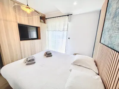 Un ou plusieurs lits dans un hébergement de l'établissement 2 BR Croisette balcony & sea view Olam Properties