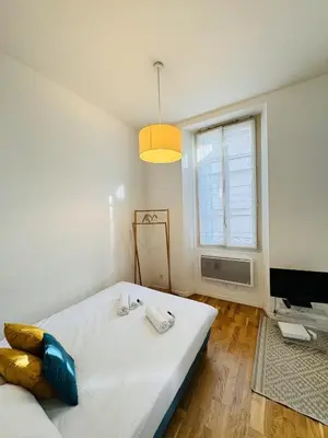Un ou plusieurs lits dans un hébergement de l'établissement Studio chaleureux proche croisette Mimont29