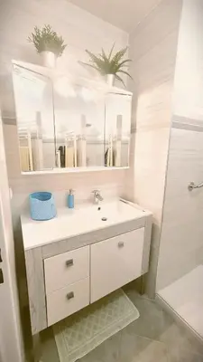 Salle de bains dans l'établissement Charmant T2 de vacances, Antibes