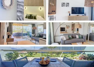 Coin salon dans l'établissement T1bis vue mer et port Marina Baie des Anges