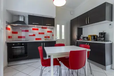 Cuisine ou kitchenette dans l'établissement appartement RDC