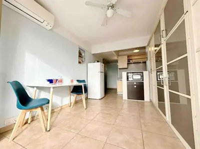 Cuisine ou kitchenette dans l'établissement Le Dulys : Apt 2 prs, vue mer, clim, 2 min plages