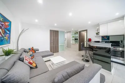 Cuisine ou kitchenette dans l'établissement Wonderful 2 bedroom apartment