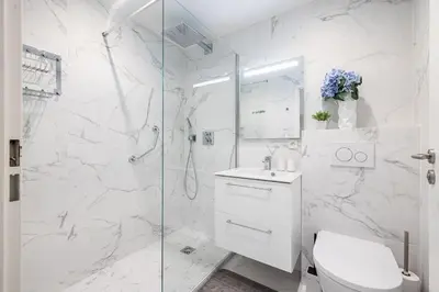 Salle de bains dans l'établissement Beautiful and Spacious 2 bed Apt with Pool