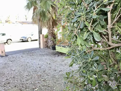 Jardin de l'établissement Charmant 2P Climatisé, Terrasse et Parking, 4 Couchages - Villeneuve-Loubet - FR-1-252A-115