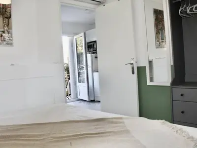 Un ou plusieurs lits dans un hébergement de l'établissement Charmant 2P Climatisé, Terrasse et Parking, 4 Couchages - Villeneuve-Loubet - FR-1-252A-115