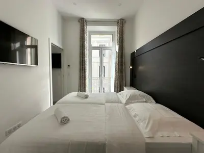 Un ou plusieurs lits dans un hébergement de l'établissement B080- À l'étroit à l'hôtel Bienvenue chez nous