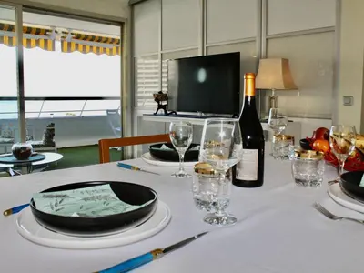 Boissons dans l'établissement Appartement 3 Pièces avec Terrasse, 4 Couchages, Climatisation, Villeneuve-Loubet Plage - FR-1-252A-116