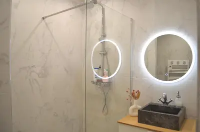 Salle de bains dans l'établissement T2 Cannes centre