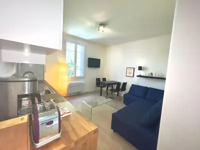 Cuisine ou kitchenette dans l'établissement Le Canada - 2Pièces Croisette plage derrière le Carlton calme