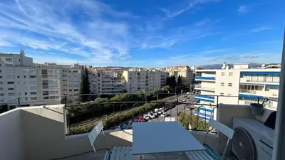 Vue générale sur Cannes ou vue de la ville depuis la maison de vacances