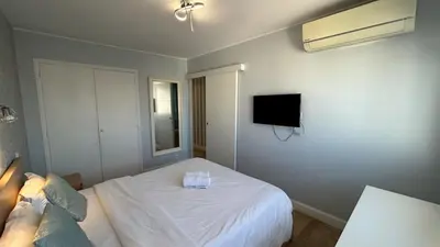 Un ou plusieurs lits dans un hébergement de l'établissement B018-Bright apartment with balcony - Cannes Croisette