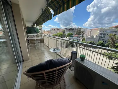 Balcon ou terrasse dans l'établissement B049-Appartement lumineux à deux pas de la Croisette