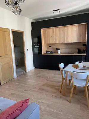 Cuisine ou kitchenette dans l'établissement Le Vauban, central, dynamique, rénové et convivial , clim, balcon