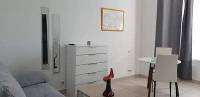Coin salon dans l'établissement Appt T2 meublé-Juan les Pins-Logt 10
