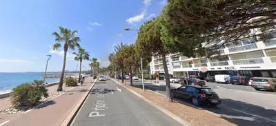 Vue générale sur la mer ou vue sur la mer prise depuis l'appartement