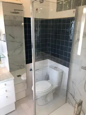Salle de bains dans l'établissement Magnifique 3P avec vue mer balcon et piscine